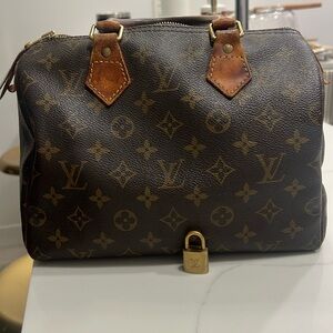 Selling my #louisvuitton Speedy Vintage